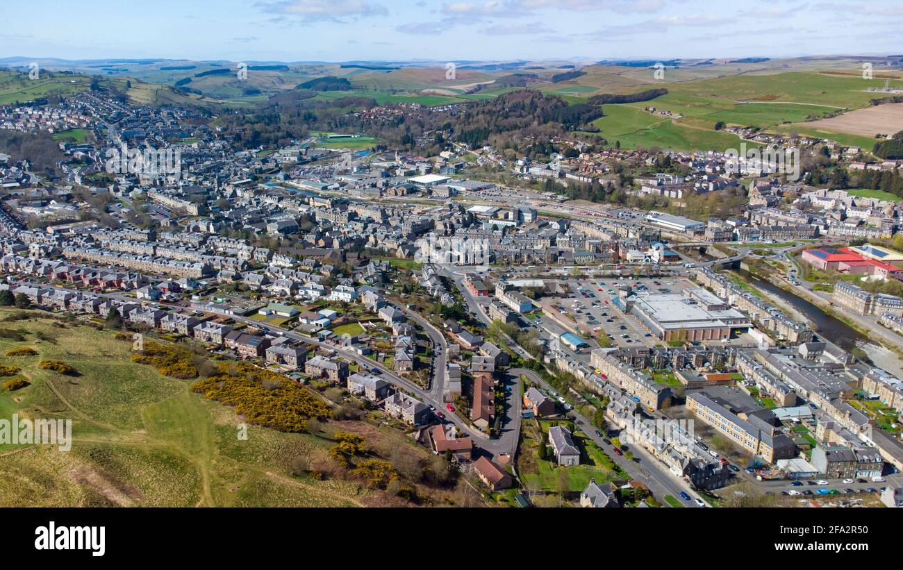 Luftaufnahme von der Drohne (C0-Klasse) über die Stadt Hawick in Scottish Borders, Schottland, Großbritannien Stockfoto