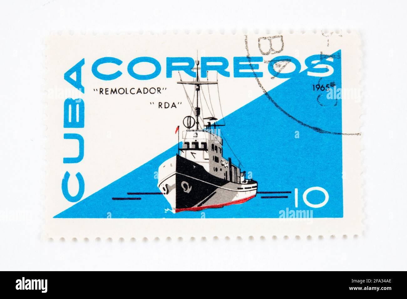 'Cuba Correos' antike Briefmarke, die auf dem Thema Transport basiert. Ein Schiffsanhänger, der in der ehemaligen DDR oder DDR gebaut wurde Stockfoto