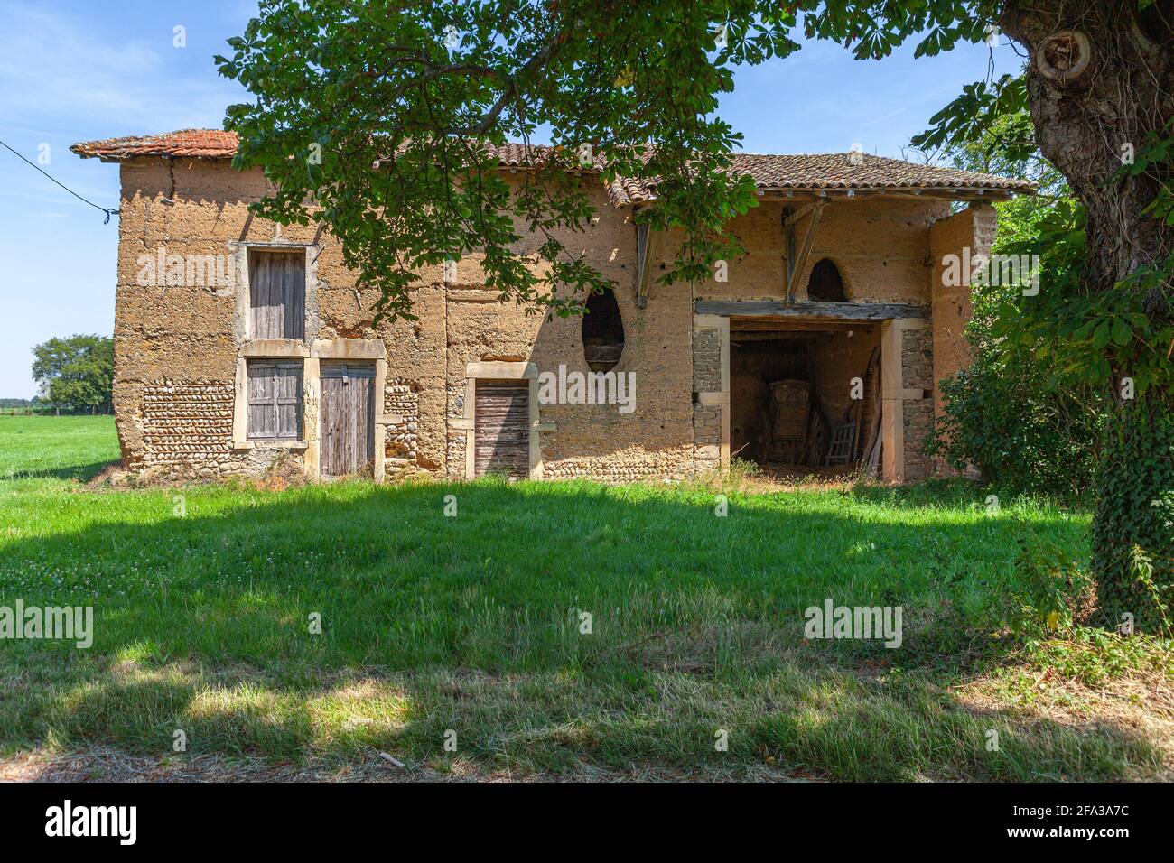 Schlammhaus jetzt in Ruinen. Abruzzen, Italien, Europa Stockfoto