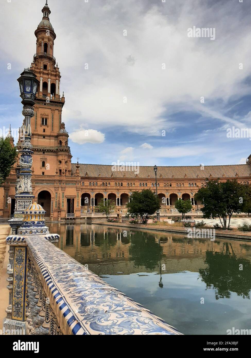 Die majestätische Plaza de España in Sevilla Stockfoto