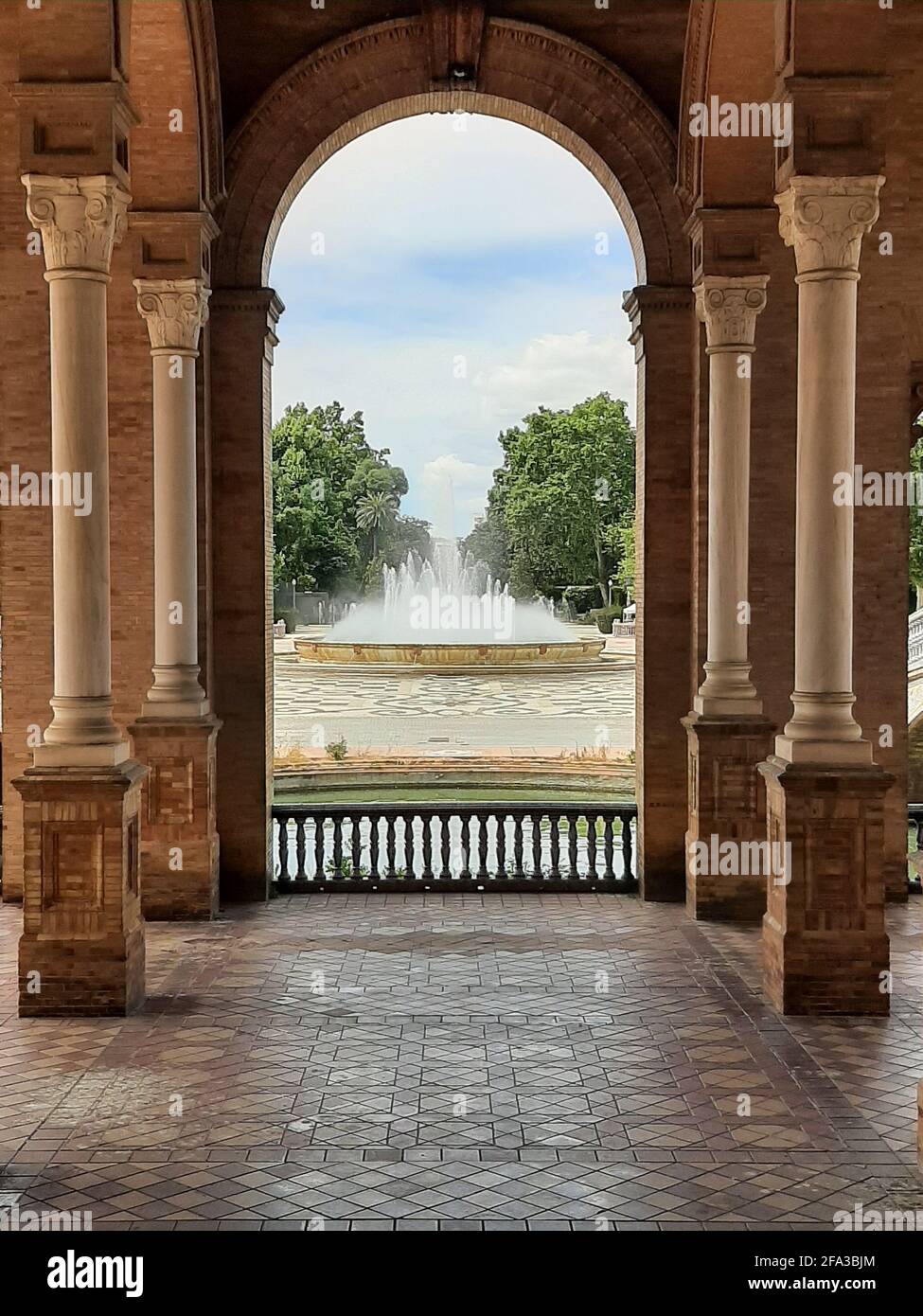 Wasserbrunnen auf der Plaza de España in Sevilla Stockfoto