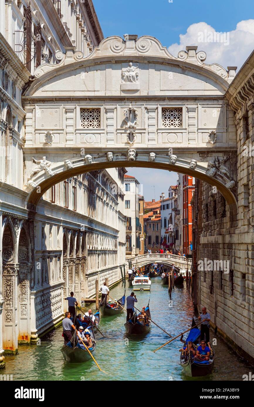 Venedig, Provinz Venedig, Venetien, Italien. Die Seufzerbrücke. Venedig und seine Lagune gehören zum UNESCO-Weltkulturerbe. Stockfoto