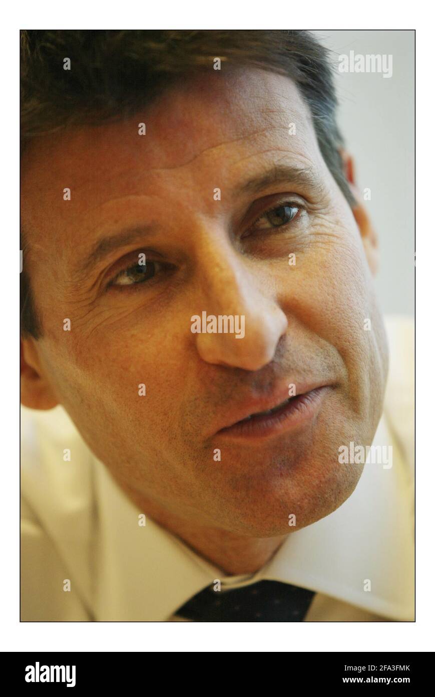 Sir Sebastian Coe führte die Kampagne für die Olympischen Spiele nach London in 2012, in seinem Büro in Canary Warfpic David Sandison 10/2/2004 Stockfoto