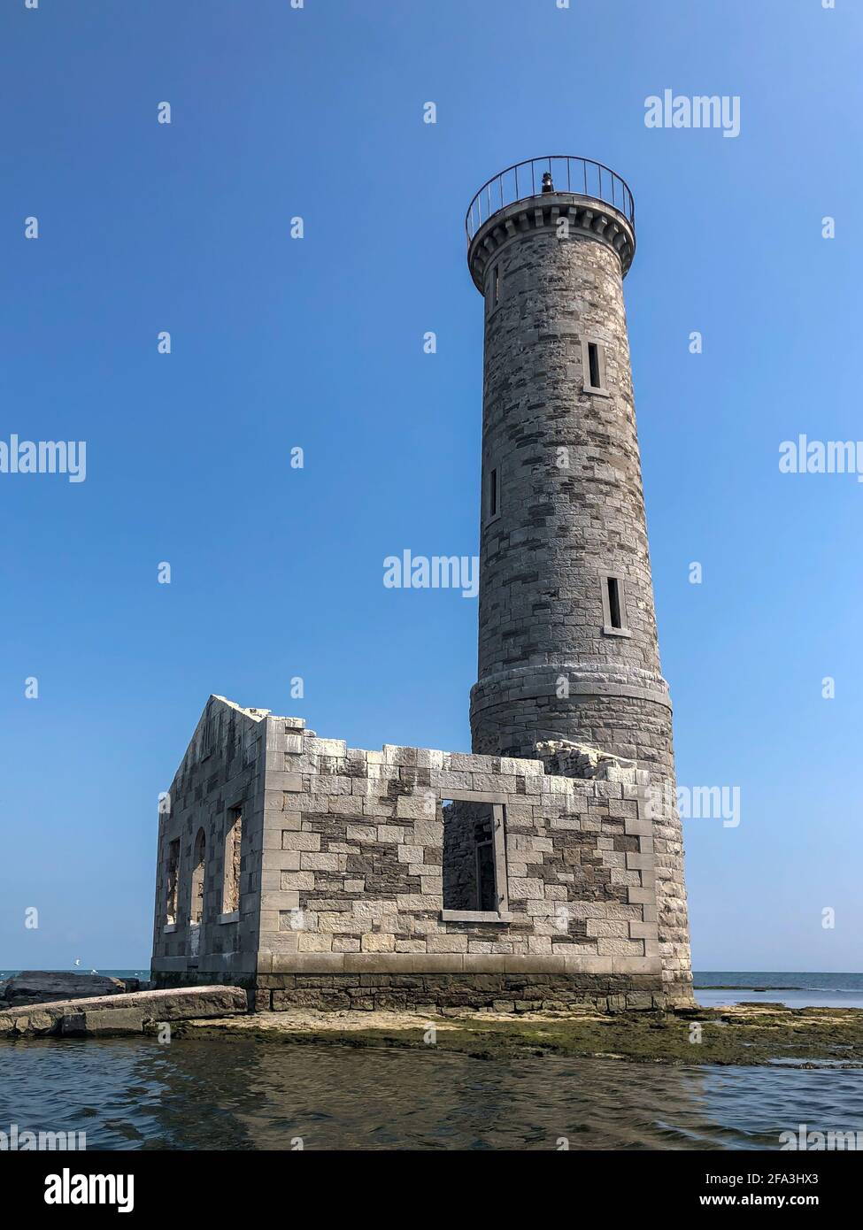 Nahaufnahme des Mohawk Island Lighthouse am Lake Erie. Parks Canada National Heritage Lighthouse und National Wildlife Area für brütende Wasservögel. Stockfoto