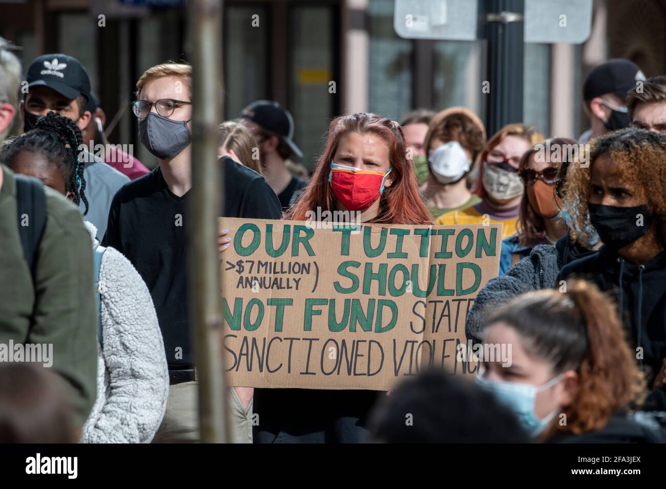 Minneapolis, Minnesota. Studenten der University of Minnesota versammelten sich an der UMPD-Station, um den Einsatz von UMPD zu beenden, um Demonstranten in Brooklyn CE zu unterdrücken Stockfoto