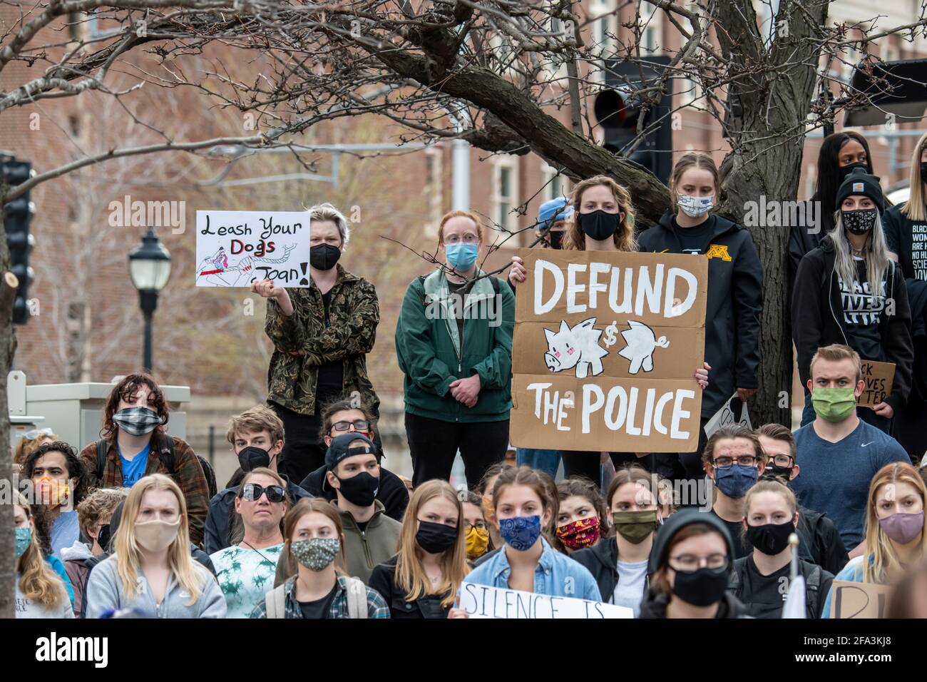 Minneapolis, Minnesota. Studenten der University of Minnesota versammelten sich an der UMPD-Station, um den Einsatz von UMPD zu beenden, um Demonstranten in Brooklyn CE zu unterdrücken Stockfoto