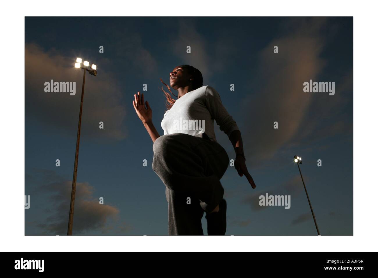 Newham Leichtathletik Akademie .... Athleten für die ffuture. Victoria Ohuruogu 15 Jahre, Schwester von Christine Ohuruogu olympische GoldmedaillengewinnerFoto von David Sandison The Independent Stockfoto