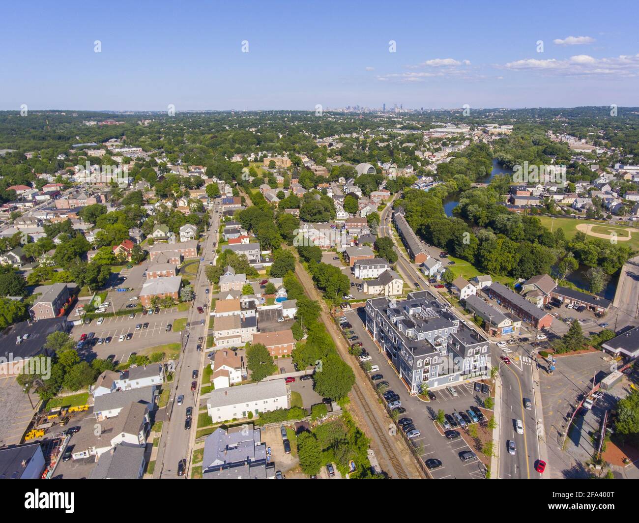 Waltham Stadtzentrum an der Main Street in der Nähe des Waltham Rathauses Luftaufnahme in der Innenstadt von Waltham, Massachusetts, MA, USA. Stockfoto