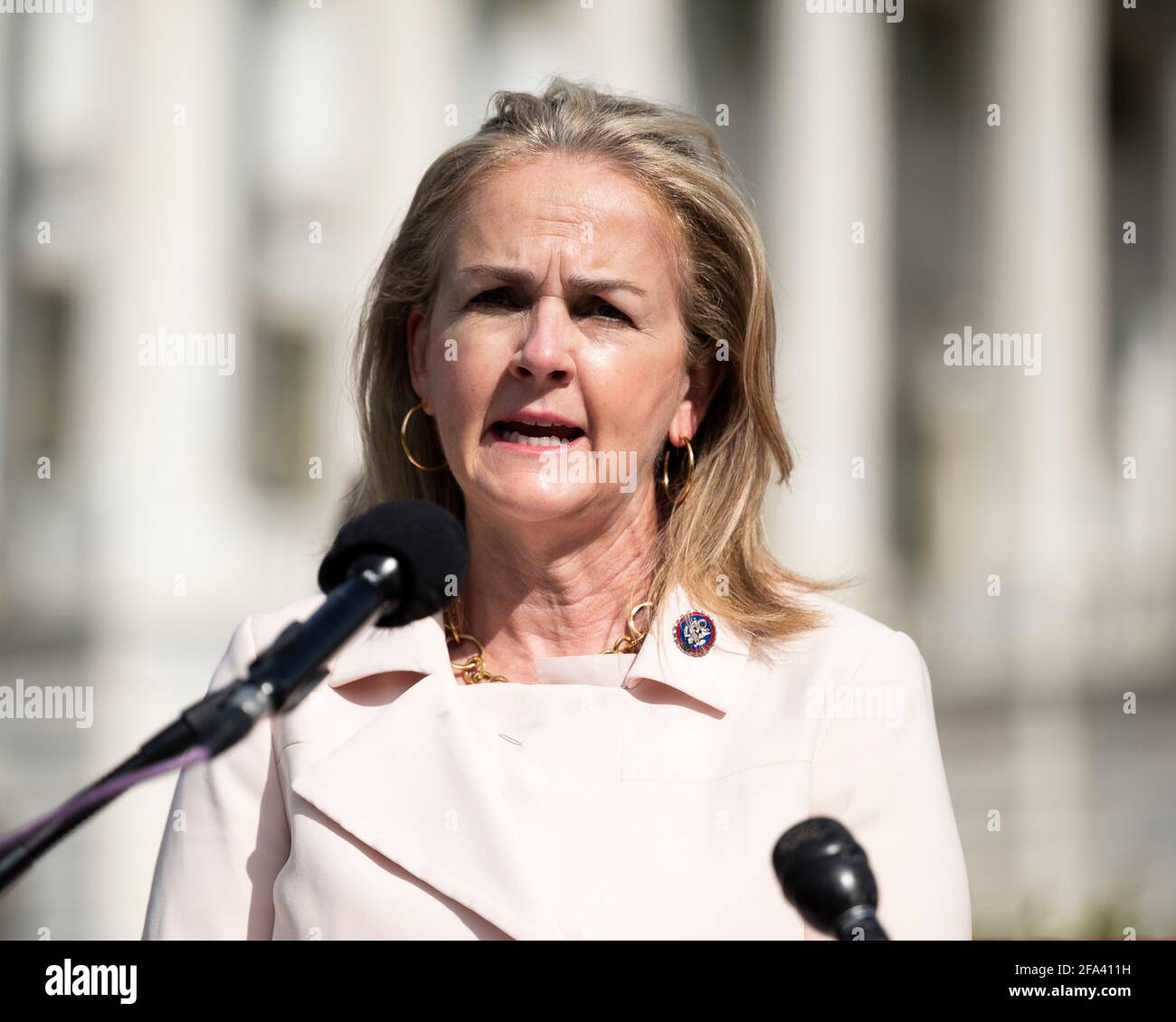 Washington, DC, USA. April 2021. 22. April 2021 - Washington, DC, USA: Die US-Vertreterin MADELEINE DEAN (D-PA) spricht auf einer Pressekonferenz über die Beendigung des Filibusters im Senat. Quelle: Michael Brochstein/ZUMA Wire/Alamy Live News Stockfoto