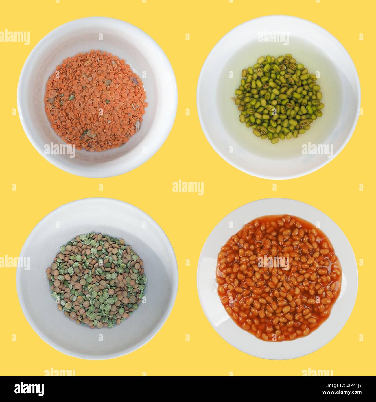 Vier Gerichte mit gemischten Hülsenfrüchten, einschließlich Bohnen und Erbsen Stockfoto