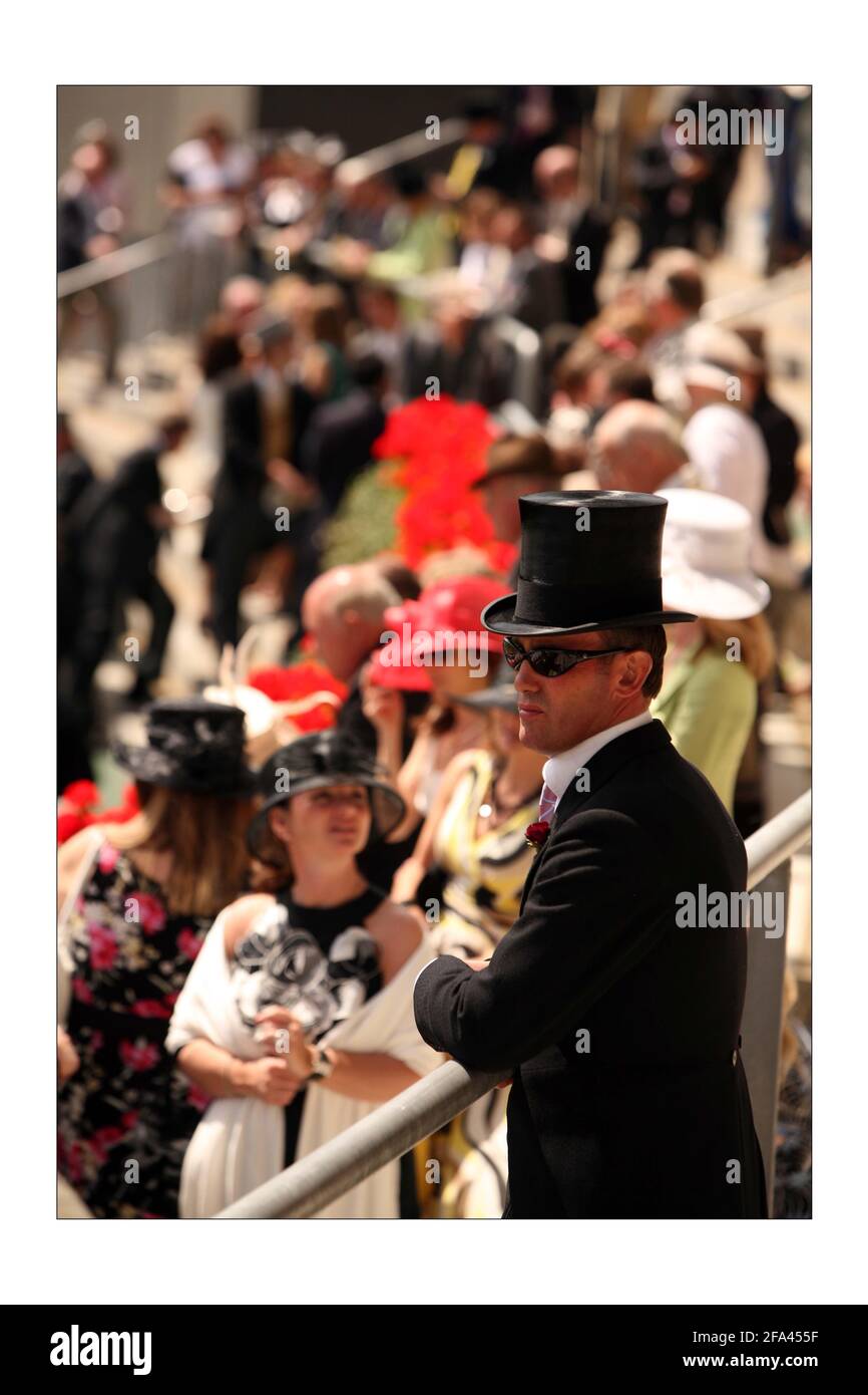 Rennfahrer am ersten Tag von Royal Ascot 2008.Foto Von David Sandison The Independent Stockfoto