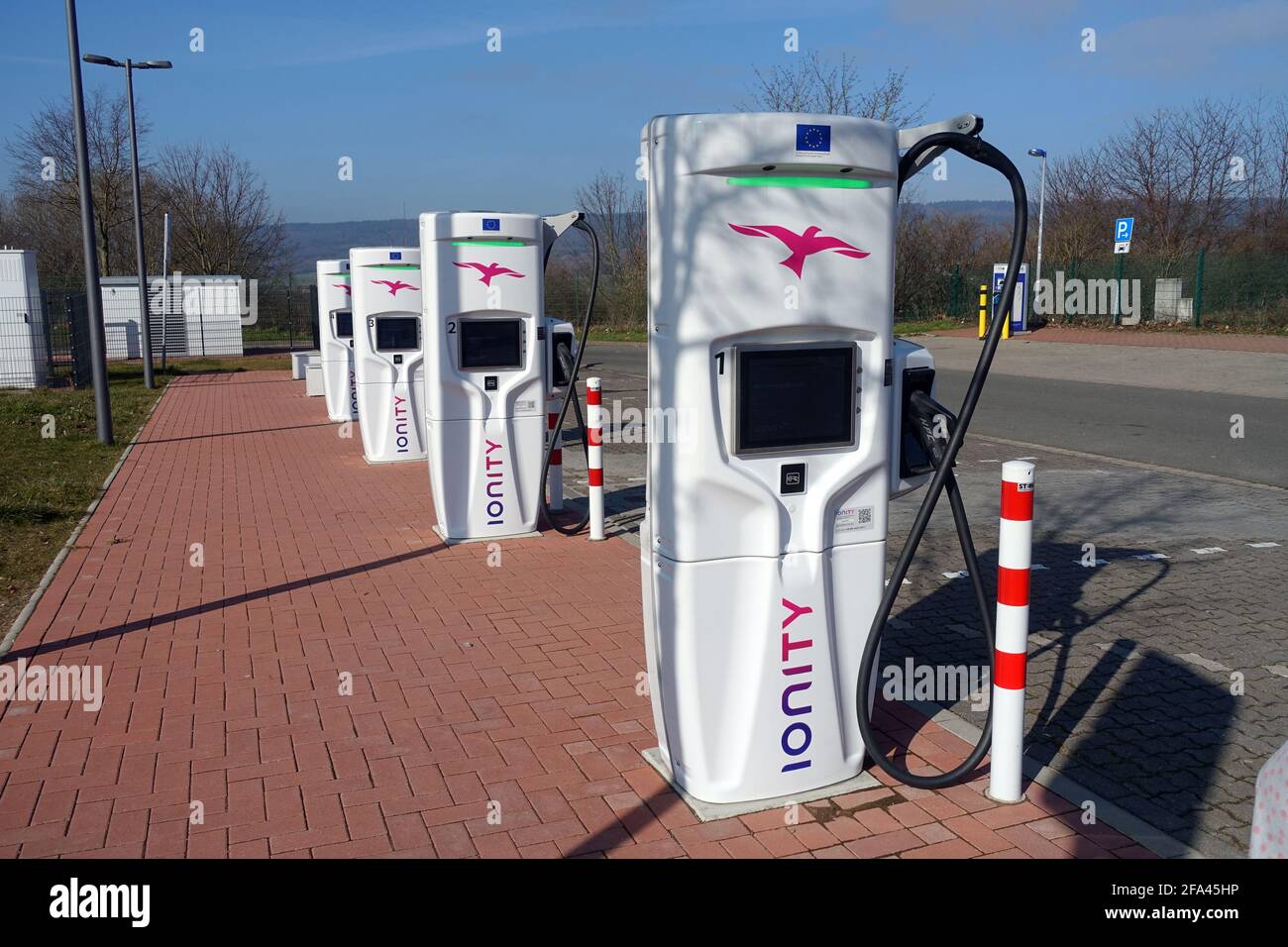 IONITY-Ladestation für Elektroautos auf dem Autobahnrastplatz Auetal, Niedersachsen, Deutschland Stockfoto