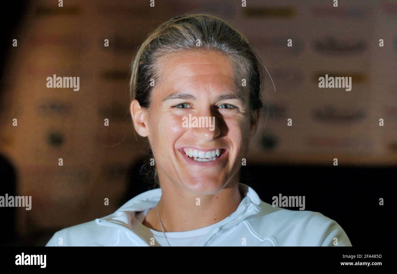 AMELIE MAURESMO (FRA) BEI DER INTERNATIONALEN TENNISDIREKTANLAGE THE HASTINGS IM DEVONSHIRE PARK EASTBOURNE . 19/6/2006 BILD DAVID ASHDOWN Stockfoto