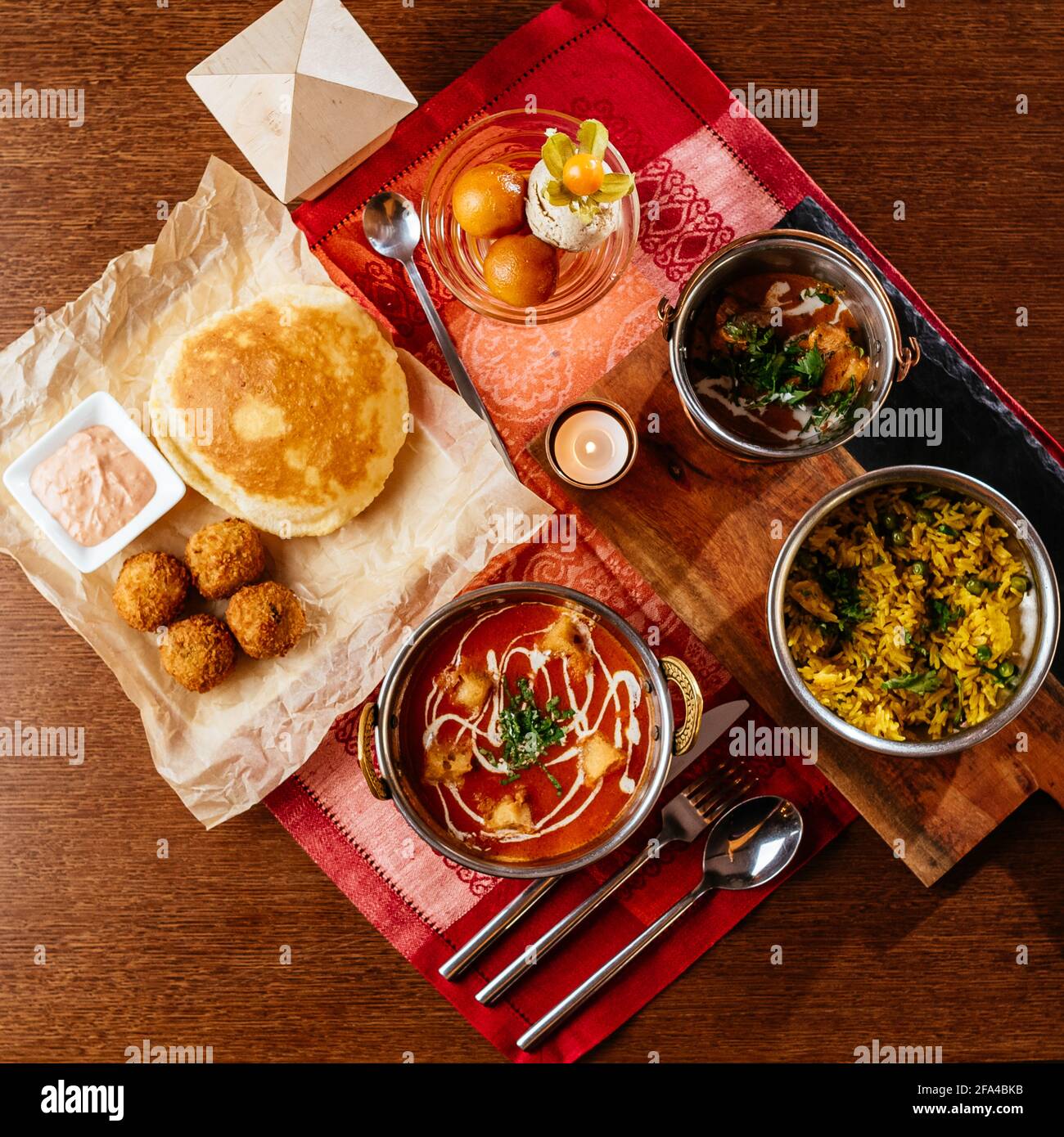 Indische Küche Curry Butter Chicken, Palak Paneer, Chiken Tikka, Bi Stockfoto