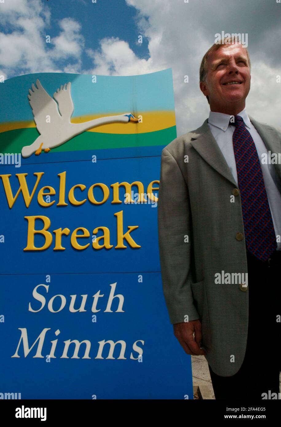 DER CHEF EXEC VON WELCOME BREAK GEORGE CHANTER IN DER SOUTH MIMMS SERVIVE BEREICH. 31. Mai 2005 TOM PILSTON Stockfoto