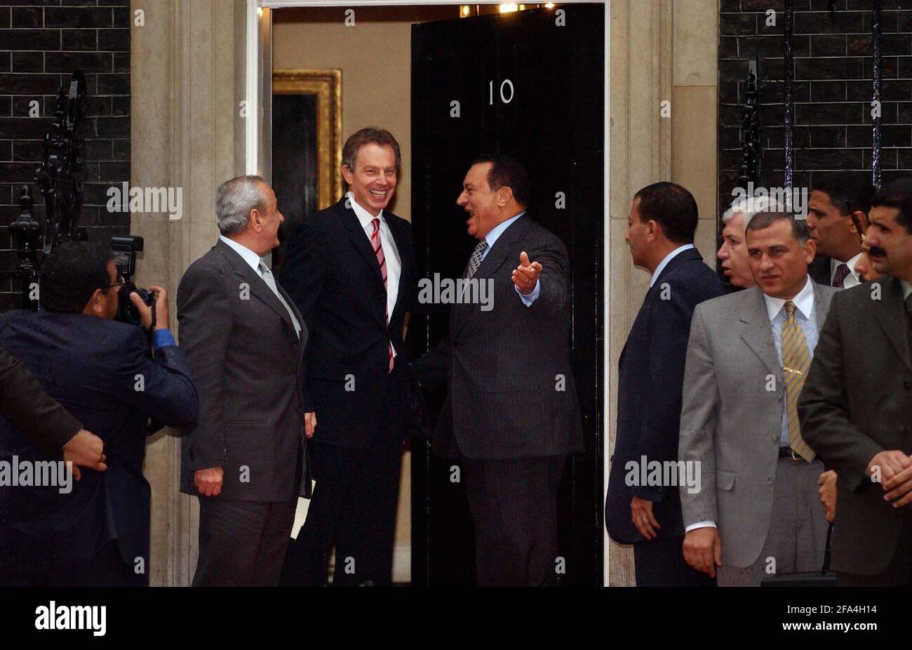 Präsident von Ägypten Hosni Mubarak Ankunft in Downing Street dies Morgen.5. Juni 2002 Foto Andy Paradise Stockfoto