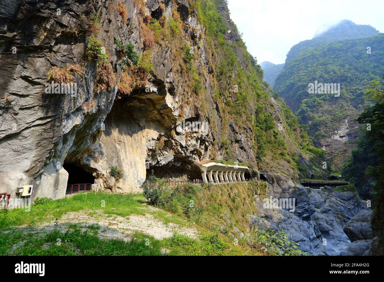 Jiuqudong-Tunnel mit neun Kurven im Taroko-Nationalpark in Xiulin, Hualien, Taiwan Stockfoto