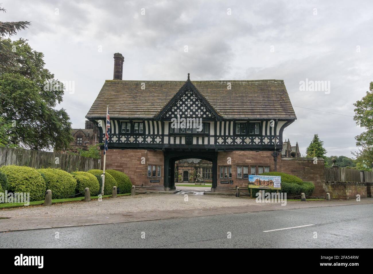 Thornton Manor, Thornton Hough, Wirral, Großbritannien; Herrenhaus aus der Mitte des 19. Jahrhunderts, heute Veranstaltungs- und Konferenzzentrum. Stockfoto