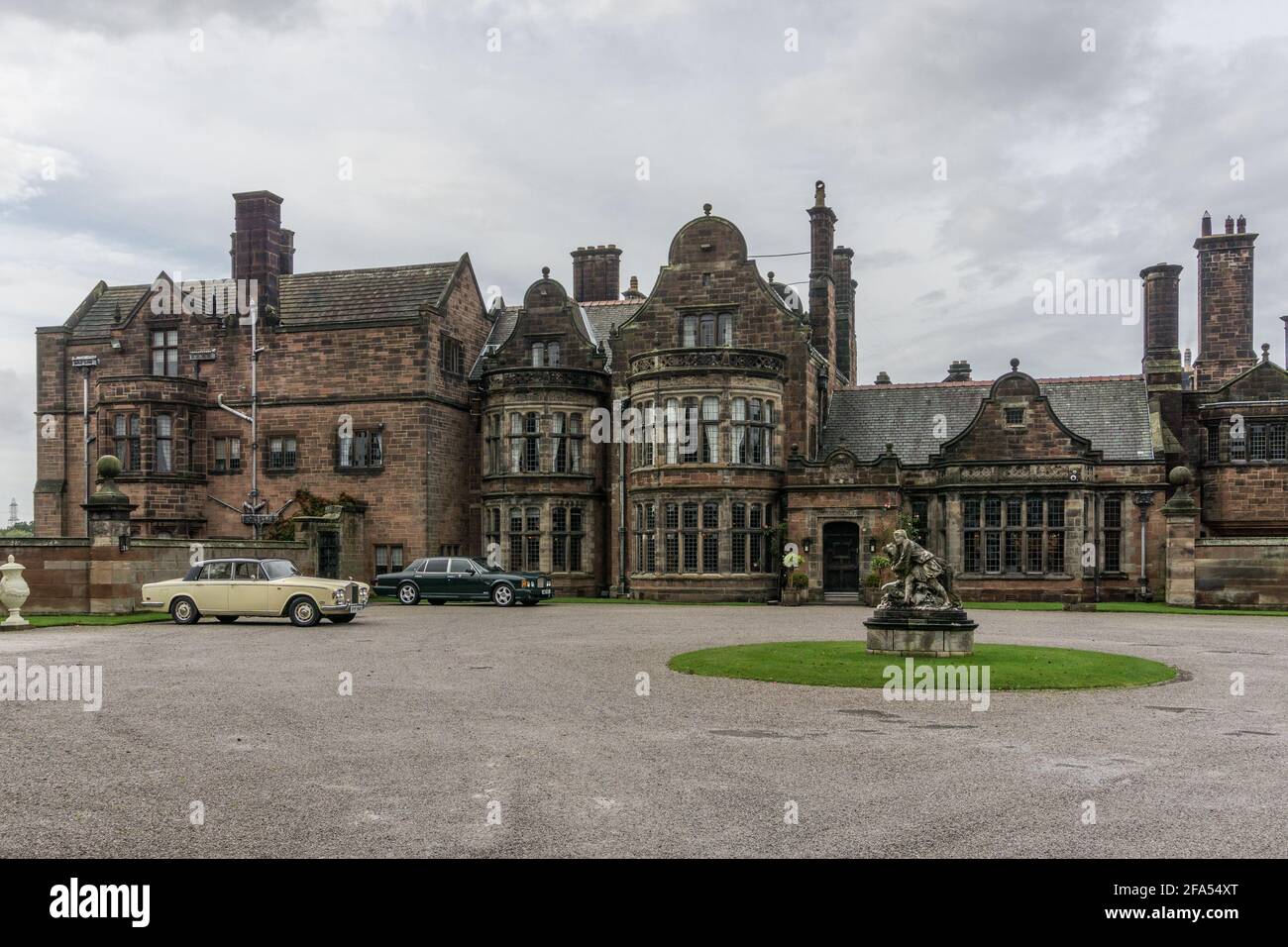 Thornton Manor, Thornton Hough, Wirral, Großbritannien; Herrenhaus aus der Mitte des 19. Jahrhunderts, heute Veranstaltungs- und Konferenzzentrum. Stockfoto