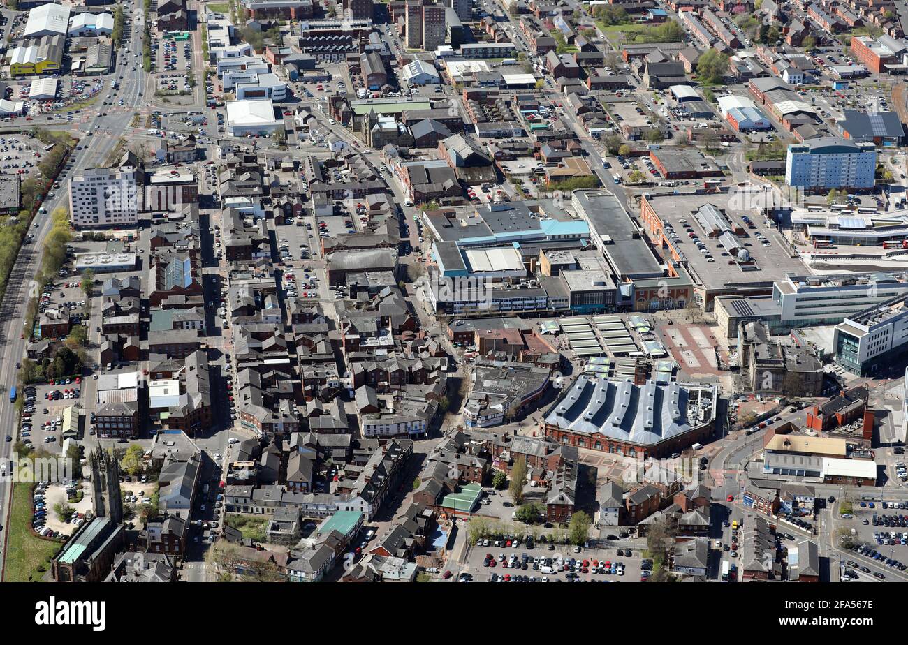 Luftaufnahme aus dem Osten von Ashton-under-Lyne, einer Marktstadt in Tameside, Greater Manchester, Großbritannien Stockfoto