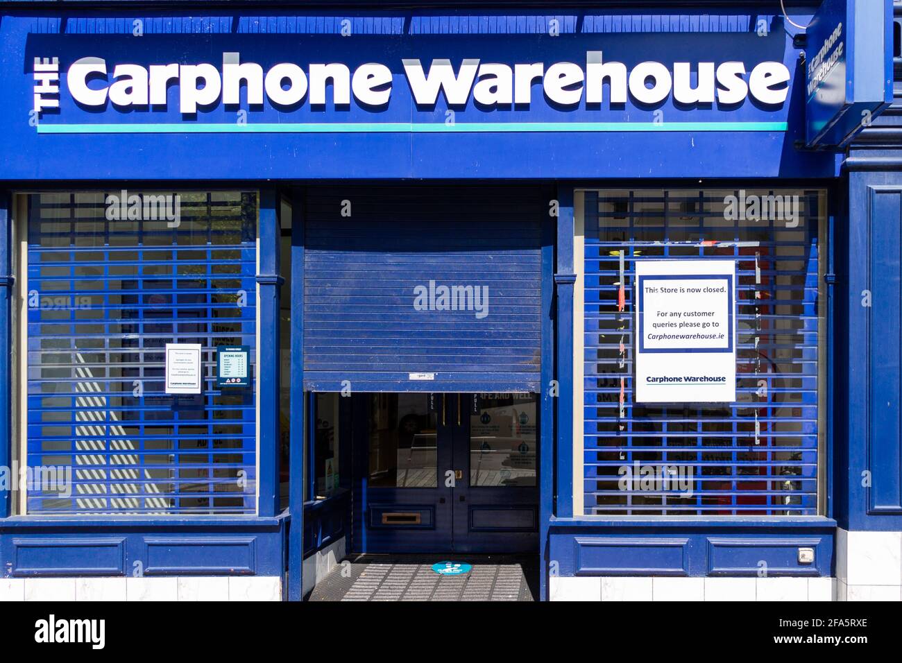 Das Carphone Warehouse schließt Geschäfte mit heruntergekommenen Fensterläden Stockfoto