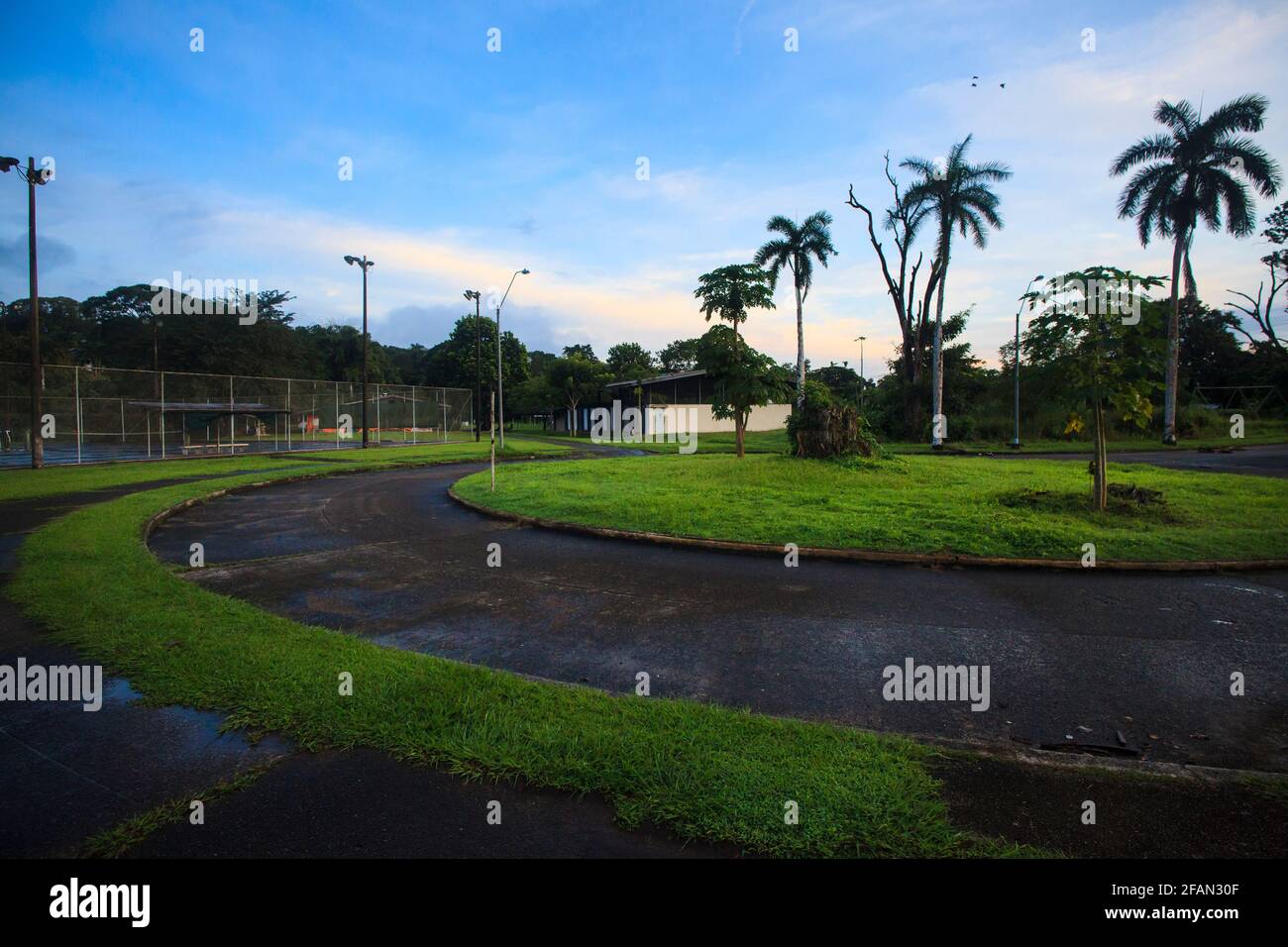 Kreisverkehr in der Stadt Gamboa, Provinz Colon, Republik Panama. Stockfoto