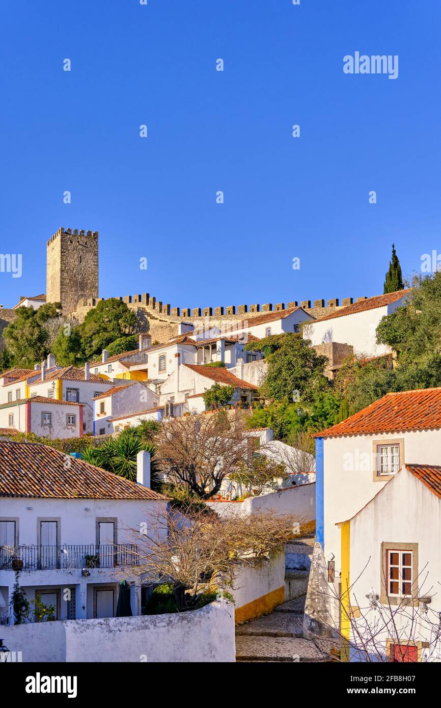 Obidos und das Schloss. Ein traditionelles mittelalterliches Dorf, das im 12. Jahrhundert in die Moore gebracht wurde. Portugal Stockfoto