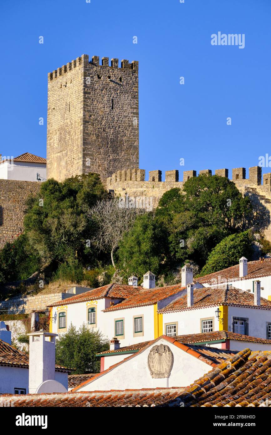 Obidos und das Schloss. Ein traditionelles mittelalterliches Dorf, das im 12. Jahrhundert in die Moore gebracht wurde. Portugal Stockfoto