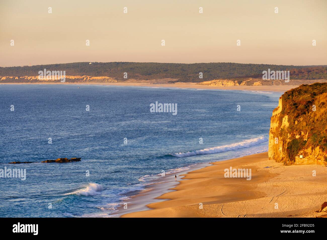 Praia das Bicas (Strand von Bicas). Sesimbra, Portugal Stockfoto