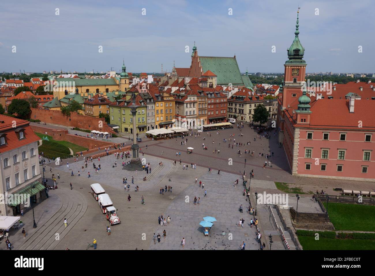 Blick von oben auf die Altstadt vom alten Turm mit architektonischer Struktur, Warschau Stockfoto