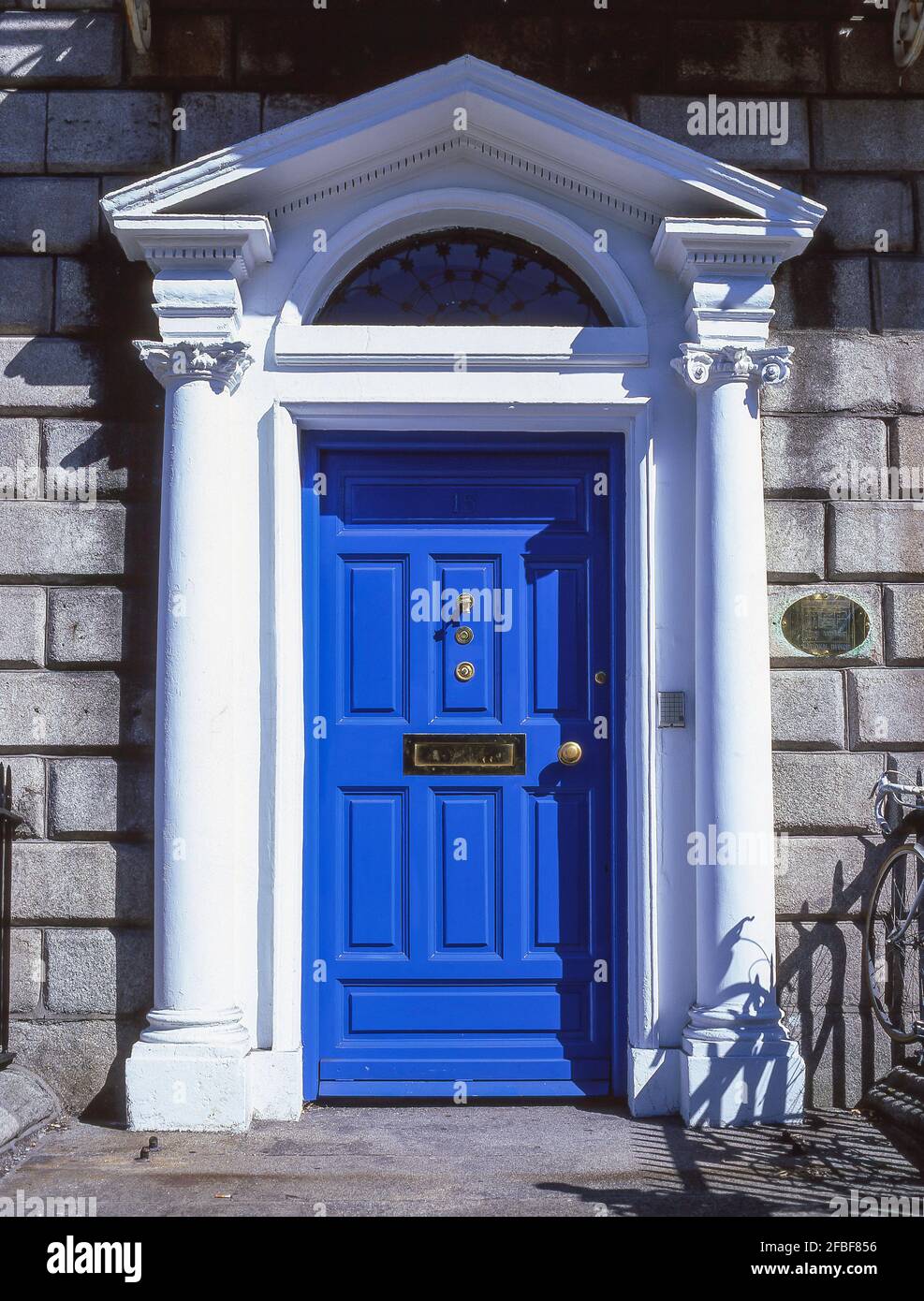 Blaues georgianisches Tor, Merrion Square, Dublin, Leinster Province, Republik Irland Stockfoto