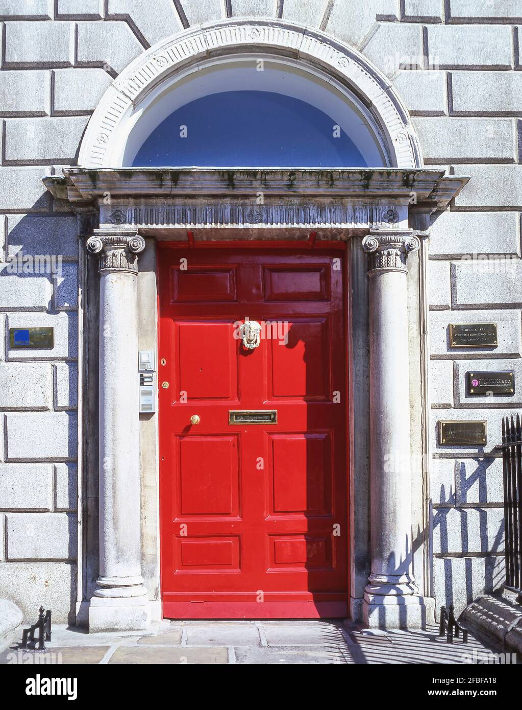 Roter georgianischer Eingang, Merrion Square, Dublin, Leinster Province, Republik Irland Stockfoto