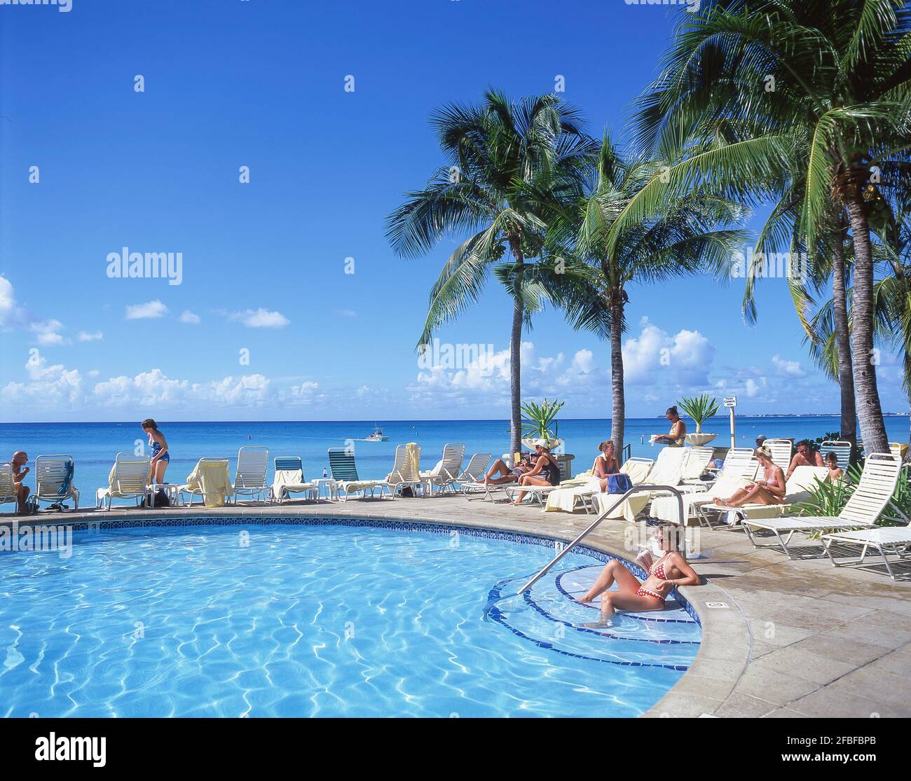 Grand Cayman Marriott Beach Resort Swimmingpool, Seven Mile Beach, West Bay, Grand Cayman, Cayman Islands, Großantillen, Karibik Stockfoto
