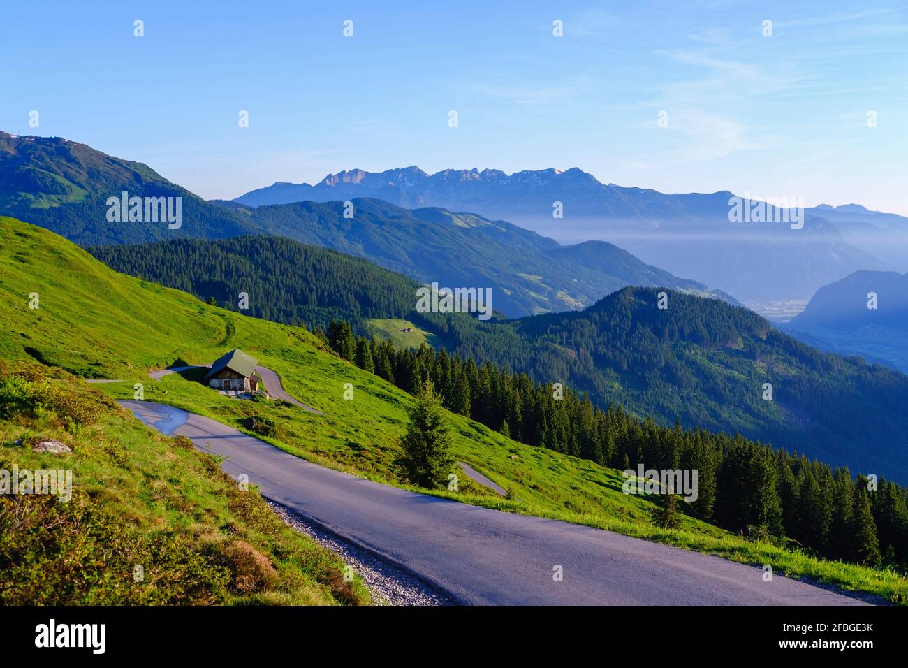 Blick über die Zillertaler Bergstraße bei Kaltenbach, Zillertal, Tirol, Österreich Stockfoto