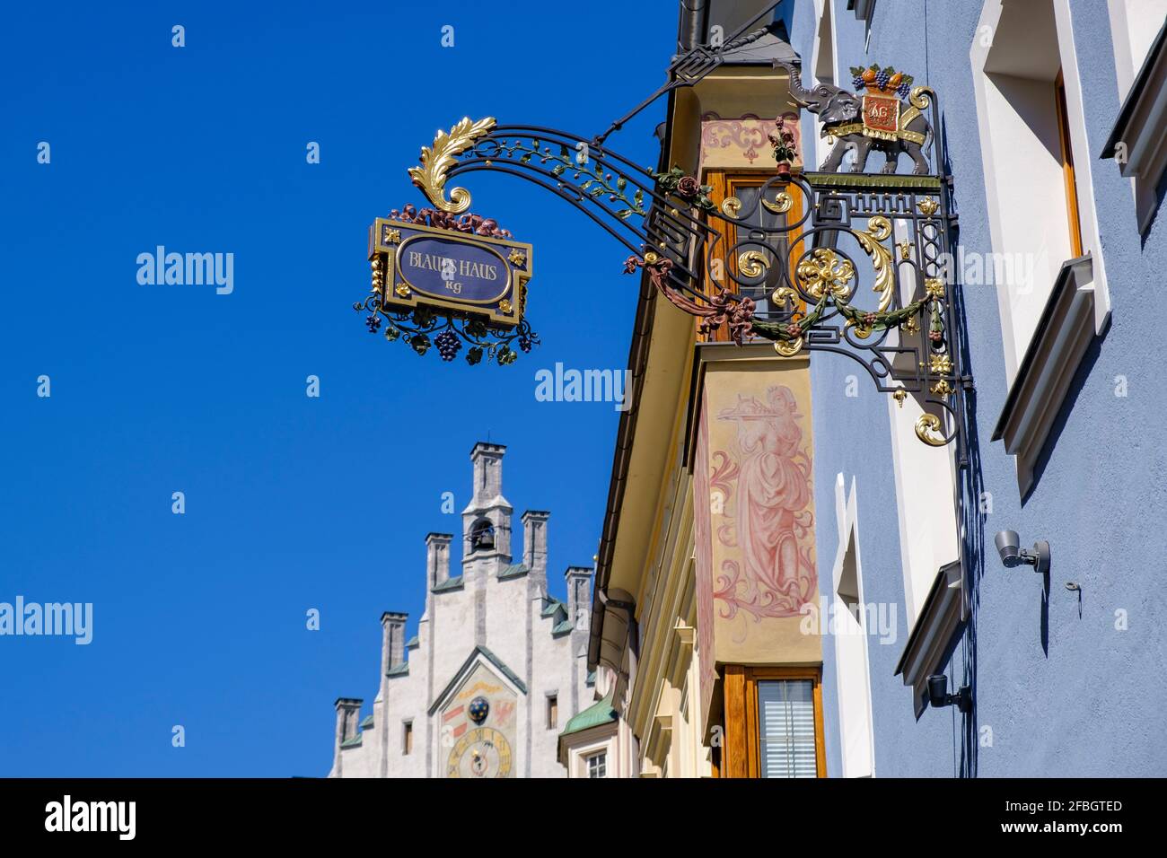 Schild am Blauen Haus, Schwaz, Tirol, Österreich Stockfoto