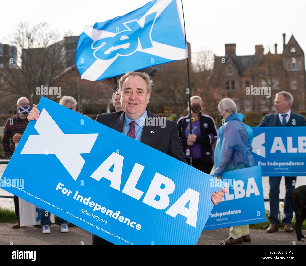 Inverness, Schottland, Großbritannien. April 2021. IM BILD: Alex Salmond will stellt Alba-Kandidaten vor: Kirk Torrance, Craig Berry, Josh Robertson und Judith Reid. Vor der Einführung sagte Herr Salmond: „Ich freue mich, ein starkes Team talentierter und engagierter Kandidaten vorstellen zu können, die alle fest in ihren lokalen Gemeinschaften verwurzelt sind. „ALBA hat diese Woche mit dem Start unseres Manifests gezeigt, dass wir die Ideen haben, um die wirtschaftliche Erholung in den Highlands und Inseln anzukurbeln. Quelle: Colin Fisher/Alamy Live News Stockfoto