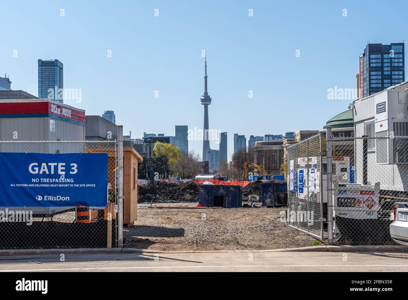 Baustelle in der ehemaligen Fußballgrube auf dem Saint George Campus der University of Toronto (ehemals King's College). Stockfoto