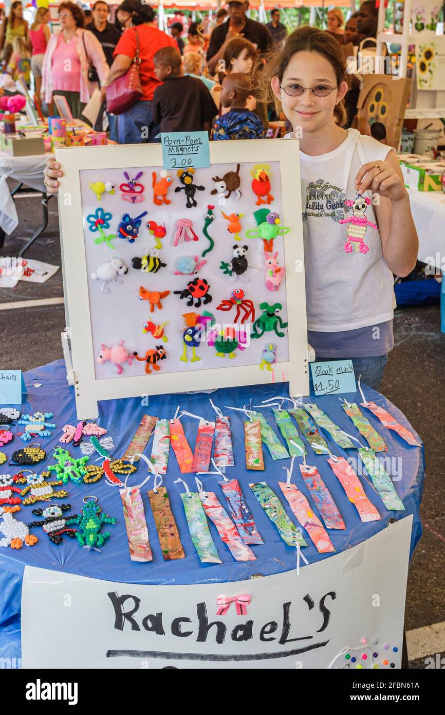 Miami Florida, Davie Young im Art Children's Museum, Festival of the Arts Mädchen Studentin, die ihr eigenes Handwerk verkauft, Designerunternehmerin, Stockfoto