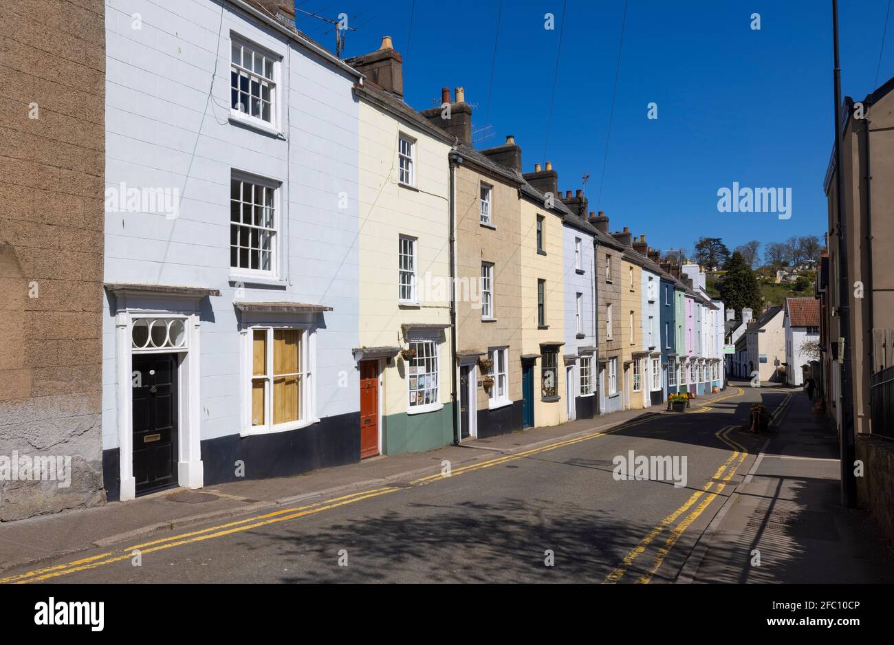 Bunte Reihe traditioneller Reihenhäuser in Bridge Street, Monmouthshire, Chepstow, wales Stockfoto