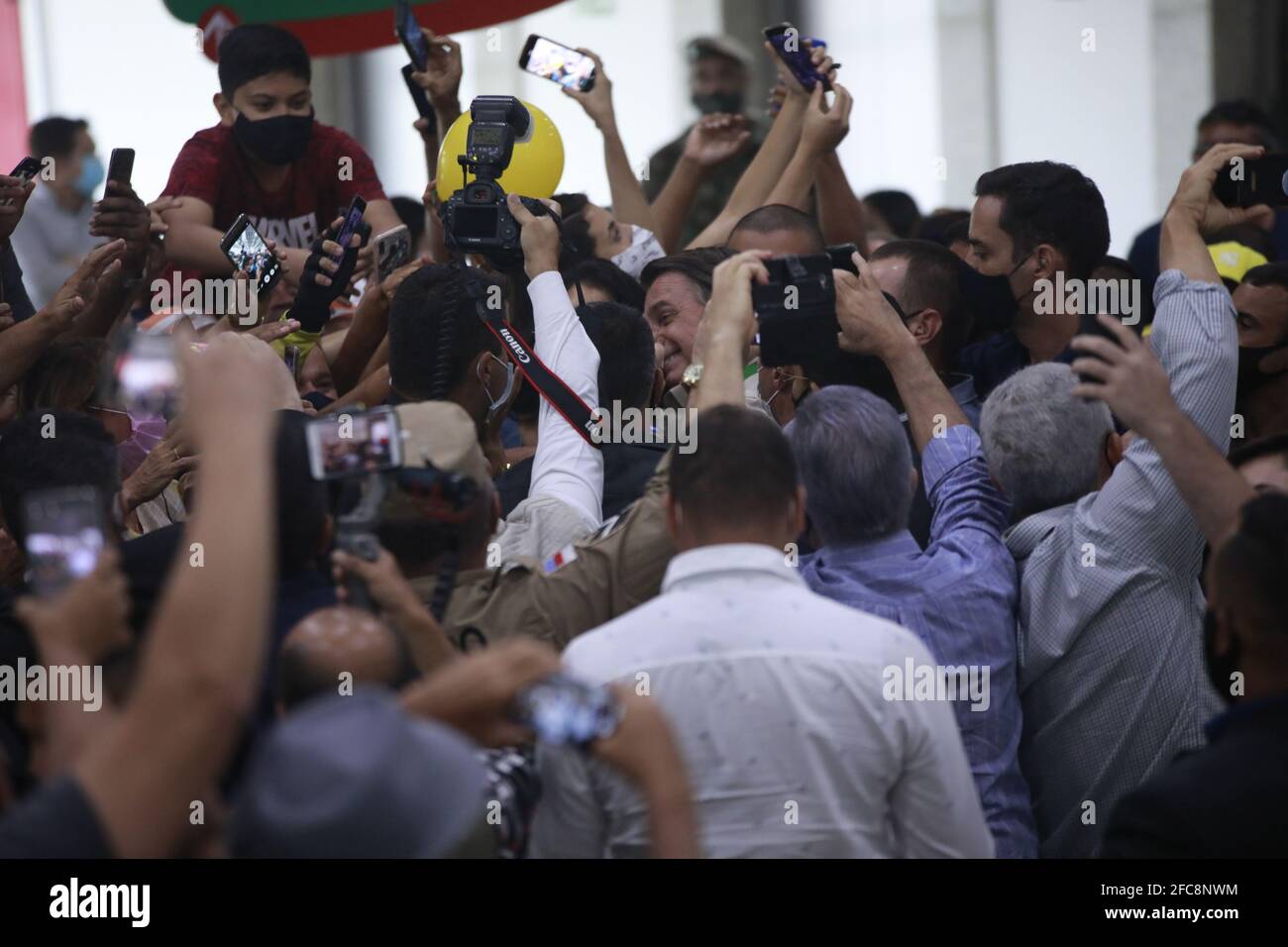 Manaus, AM 2021/23/04 - Präsident Jair Bolsonaro ignoriert Maßnahmen der sozialen Distanz und den Einsatz von Masken, um die covid-19 zu verhindern. Foto: Danilo Mello Stockfoto