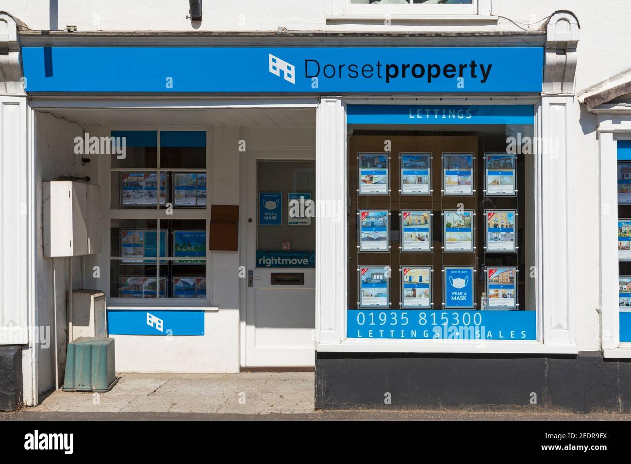 Dorset Property Estate Agents bei Sherborne, Dorset UK im April Stockfoto
