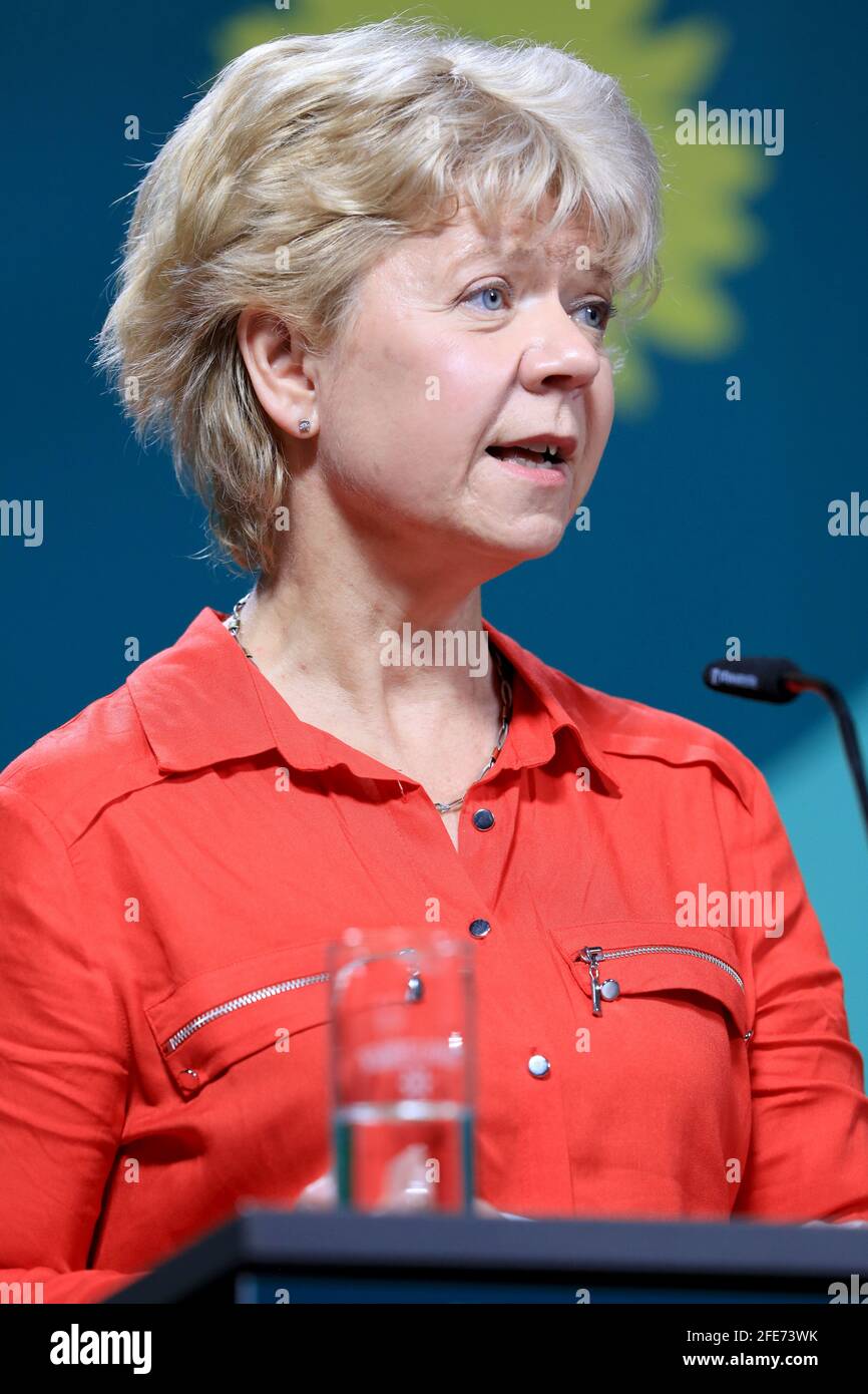 Magdeburg, Deutschland. April 2021. Cornelia Lüddemann, Vorsitzende der Landtagsfraktion Bündnis 90/die Grünen in Sachsen-Anhalt, spricht auf der 44. Ordentlichen Landtagskonferenz Bündnis 90/die Grünen Sachsen-Anhalt im Maritim Hotel. Auf der Parteikonferenz entscheidet die Partei über ihr Programm für die Landtagswahlen. Aufgrund der Corona-Pandemie findet die Veranstaltung online statt. Quelle: Peter Gercke/dpa-Zentralbild/dpa/Alamy Live News Stockfoto