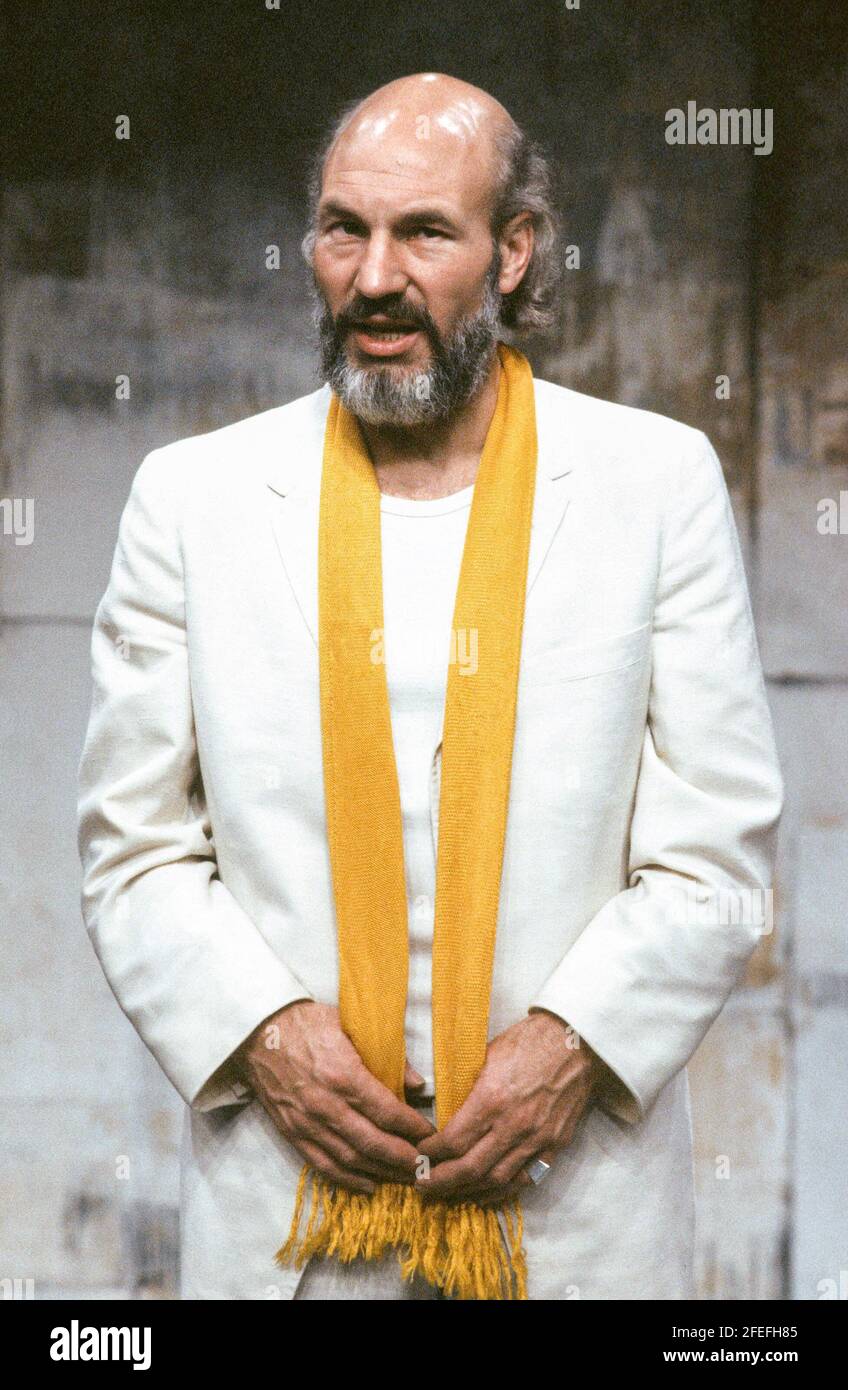 Patrick Stewart (Theseus) in HIPPOLYT von David Rudkin nach Euripides bei der Royal Shakespeare Company (RSC), The Warehouse, London WC2 18/07/1979 Design: Ralph Koltai Beleuchtung: Leo Leibovici Regie: Ron Daniels Stockfoto