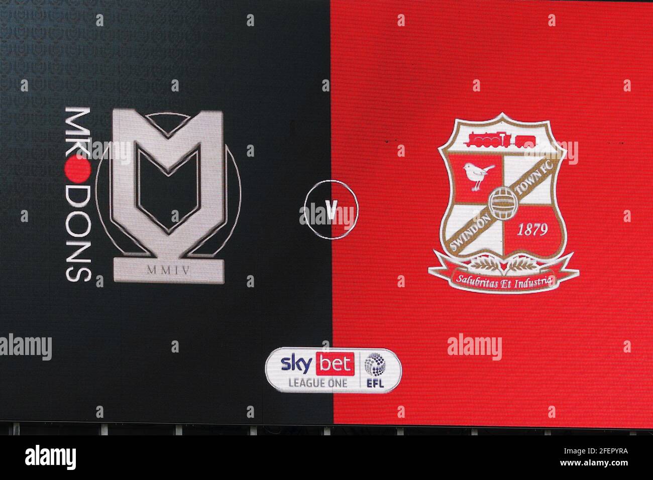 MILTON KEYNES, ENGLAND. 24. APRIL: Sky Bet League ein Spiel zwischen MK Dons und Swindon Town im Stadium MK, Milton Keynes am Samstag, 24. April 2021. (Quelle: John Cripps, Mi News) Stockfoto
