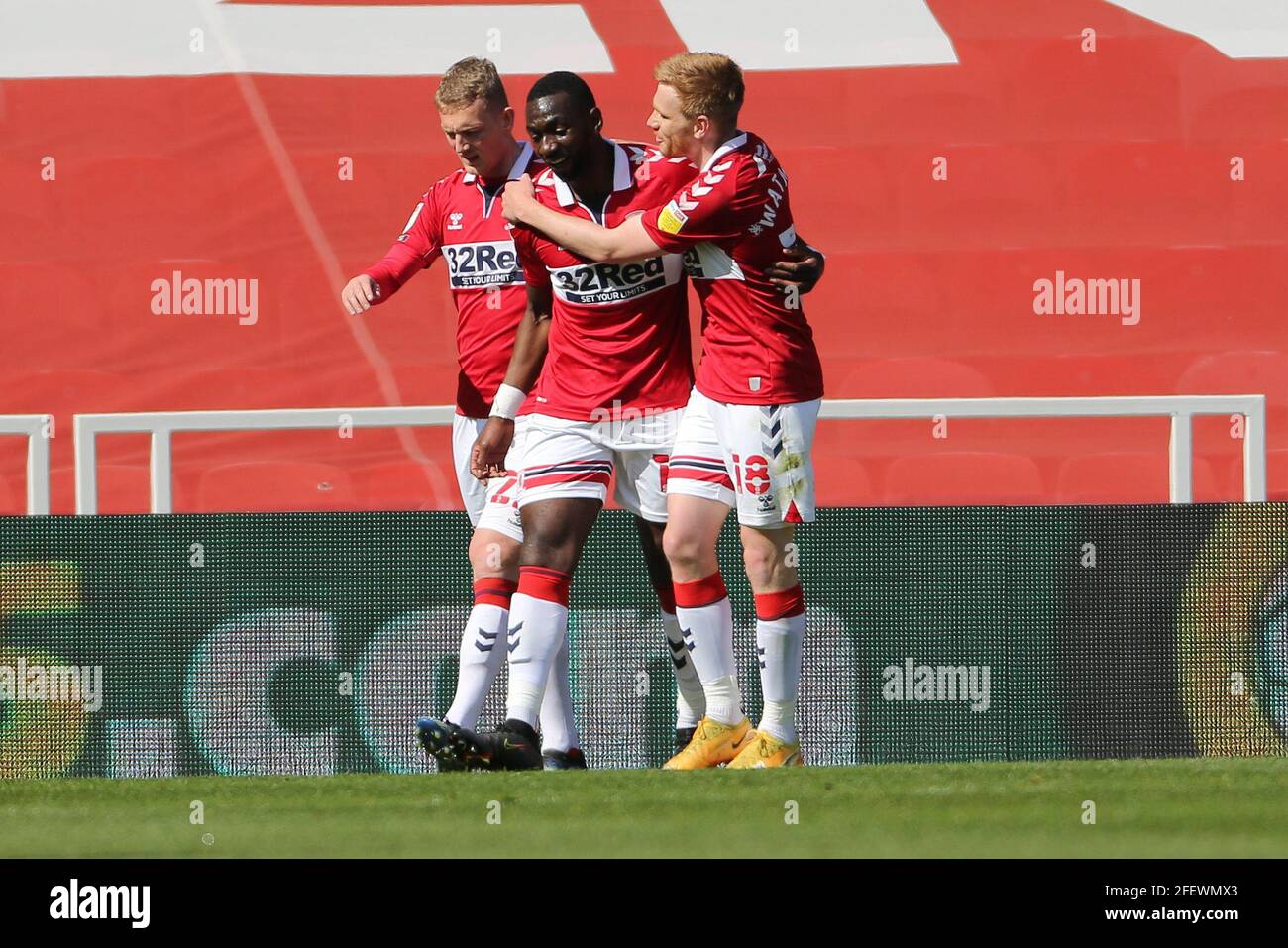 MIDDLESBROUGH, GROSSBRITANNIEN. 24. APRIL Yannick Bolasie von Middlesbrough hat am Samstag, den 24. April 2021 im Riverside Stadium, Middlesbrough, ihr erstes Tor während des Sky Bet Championship-Spiels zwischen Middlesbrough und Sheffield erreicht. (Quelle: Mark Fletcher, Mi News) Stockfoto