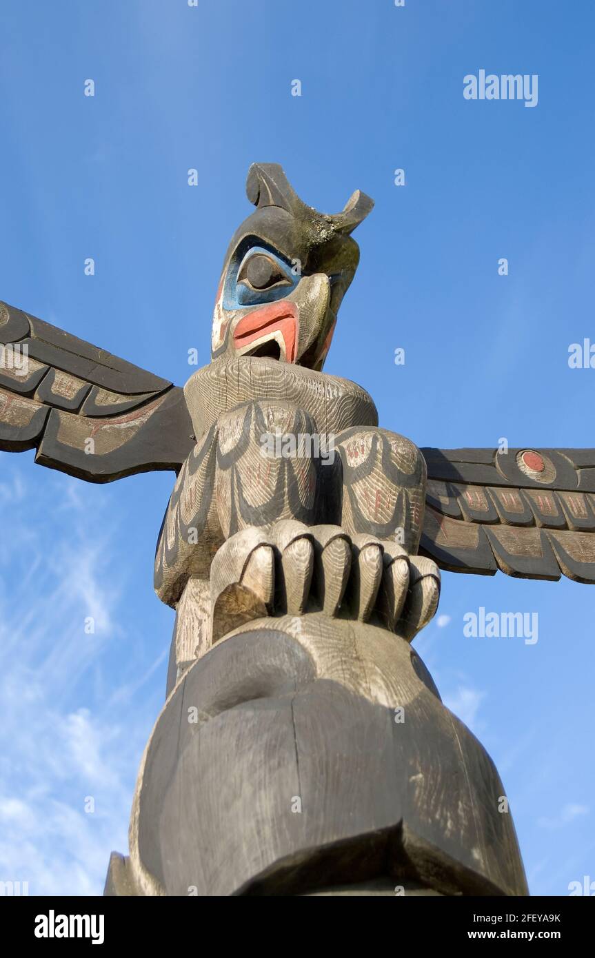Thunderbird Near Dollar Store - Carver: Unbekannt. Cowichan Valley, Vancouver Island, British Columbia, Kanada. Stockfoto