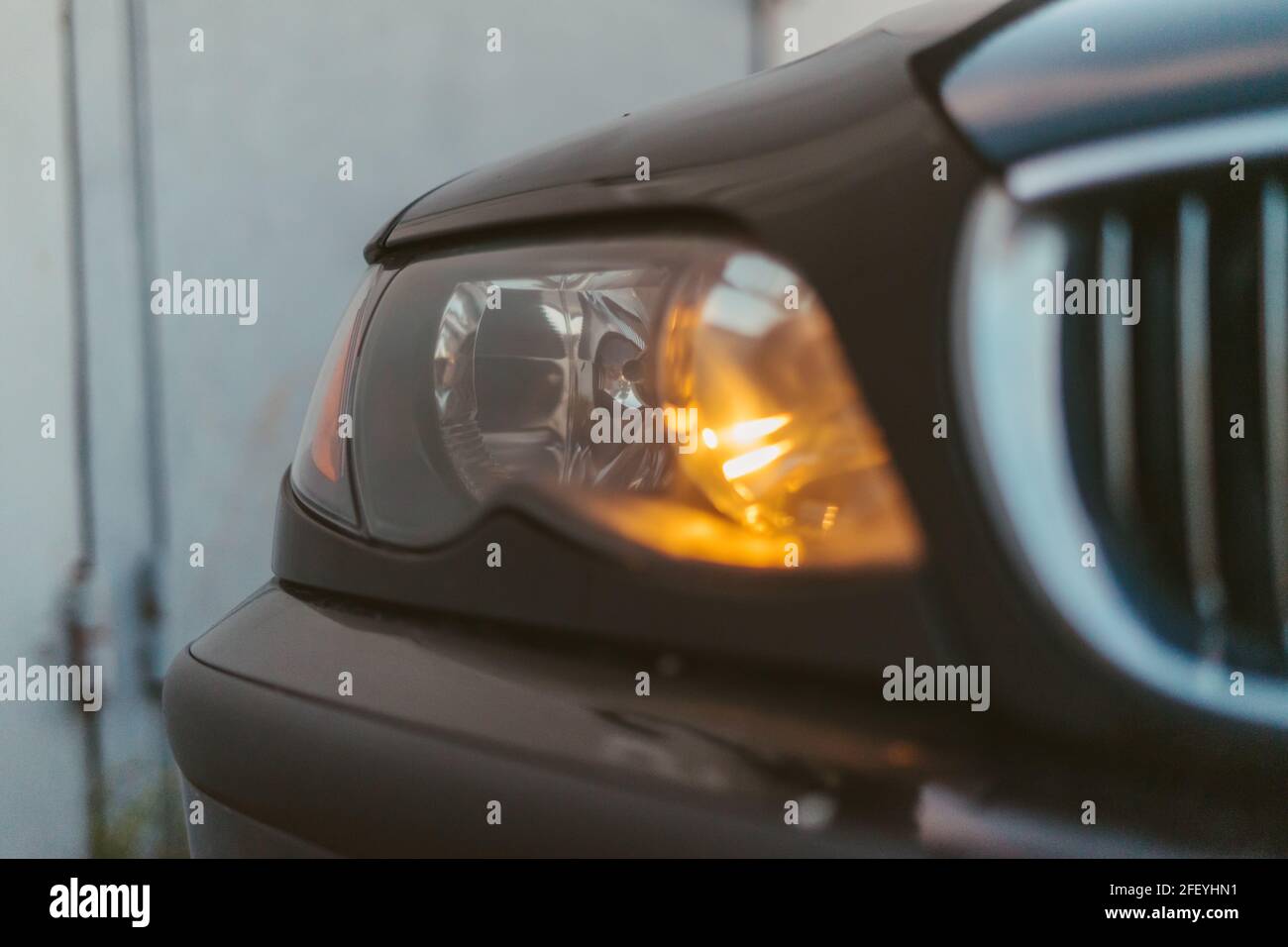 Polierter Autoscheinwerfer Stockfoto