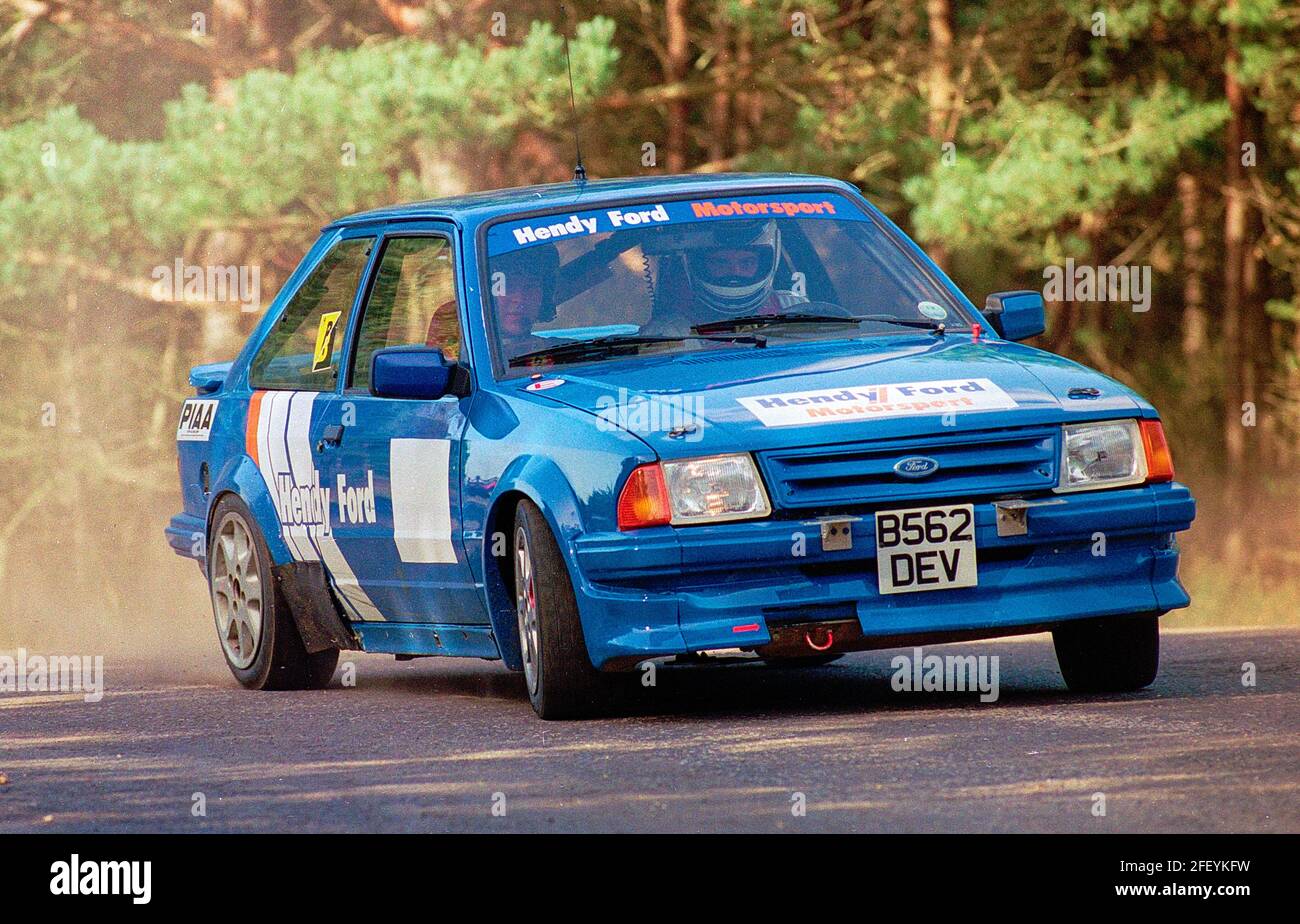 Hendy Ford sponserte Mk3-Eskorte auf der Rallyebühne in Avon Park 1993 Stockfoto
