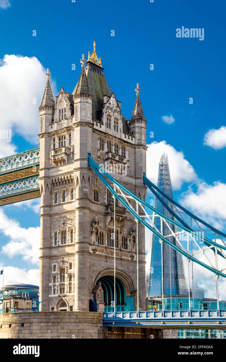 Nahaufnahme der Tower Bridge mit dem Shard Wolkenkratzer im Hintergrund, London, Großbritannien Stockfoto
