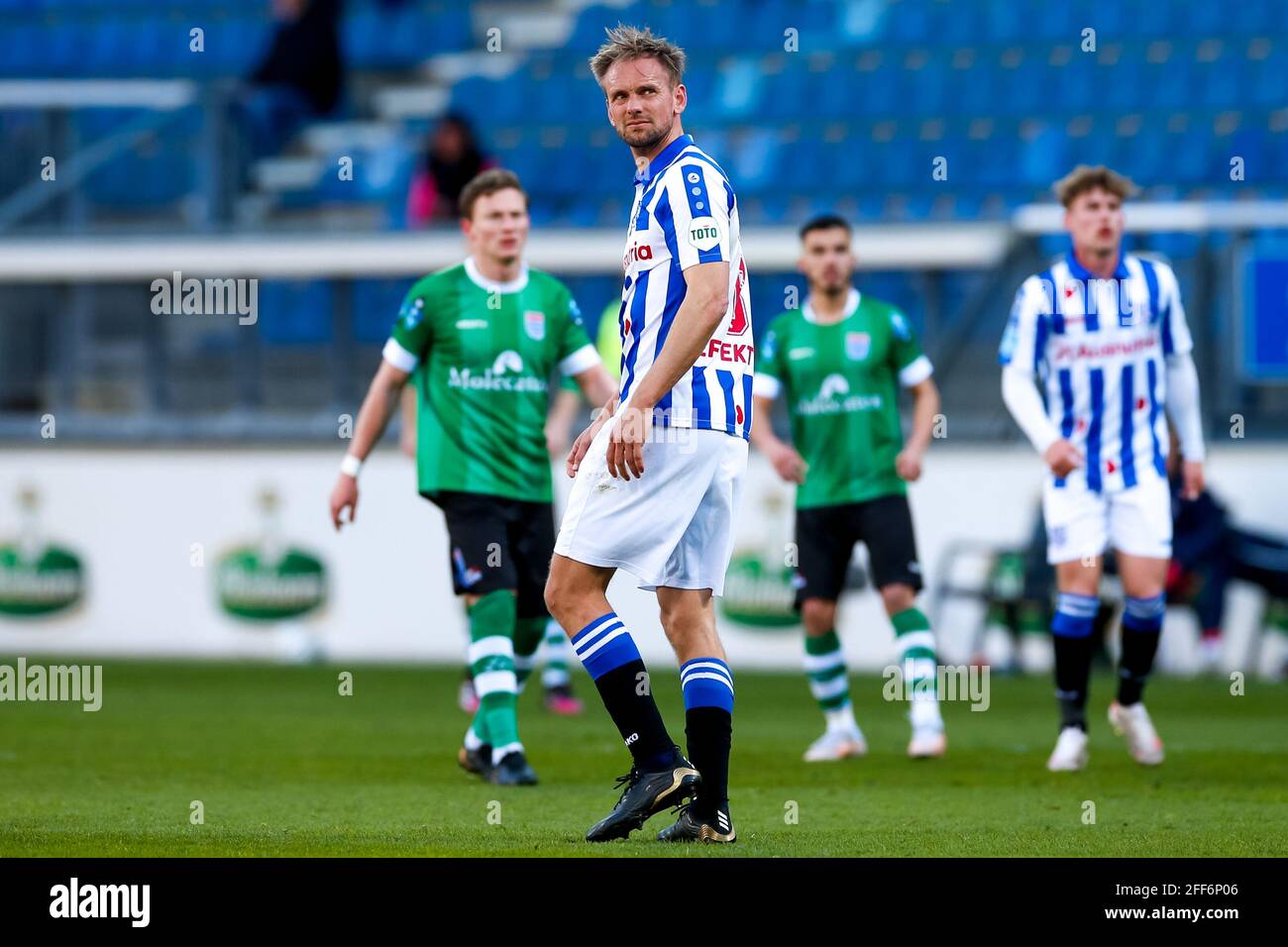 HEERENVEEN, NIEDERLANDE - 24. APRIL: Siem de Jong vom SC Heerenveen während des niederländischen Eredivisie-Spiels zwischen SC Heerenveen und PEC Zwolle in der Abe Lenstr Stockfoto